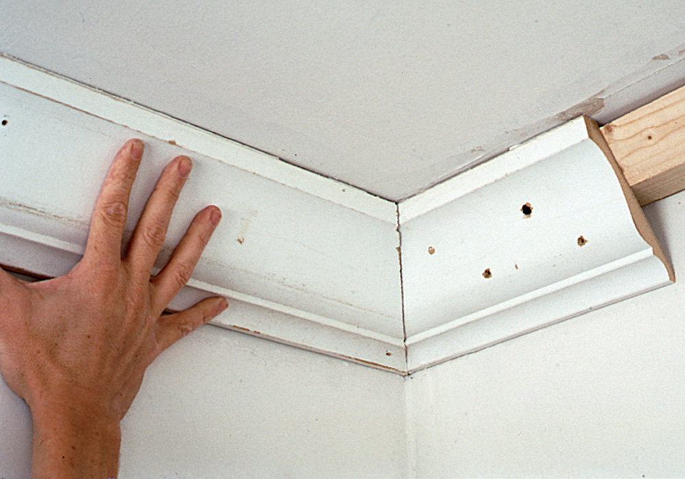 scrap of crown serves as a gauge for molding