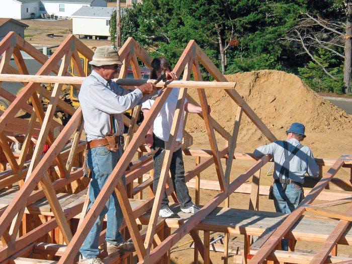 The 1x4 top-chord brace helps to keep trusses properly spaced until roof sheathing is installed