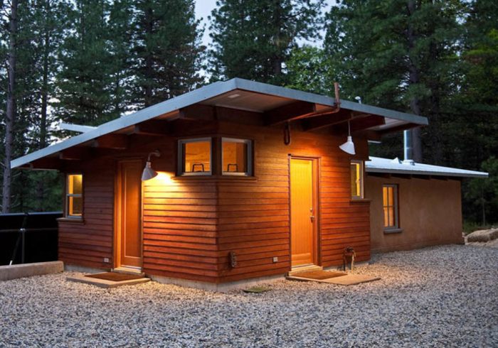 Off-The-Grid Straw Bale Getaway - Fine Homebuilding