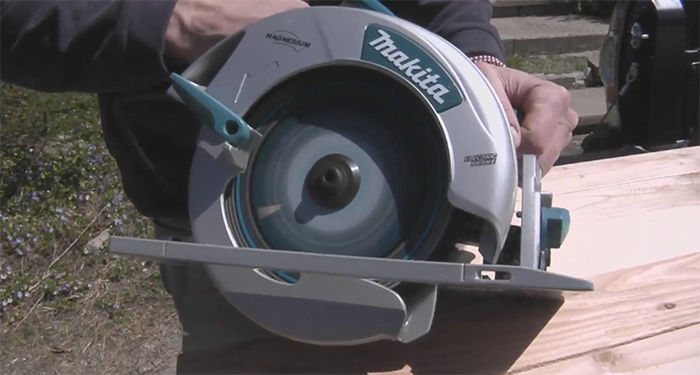 image of a sidewinder circular saw