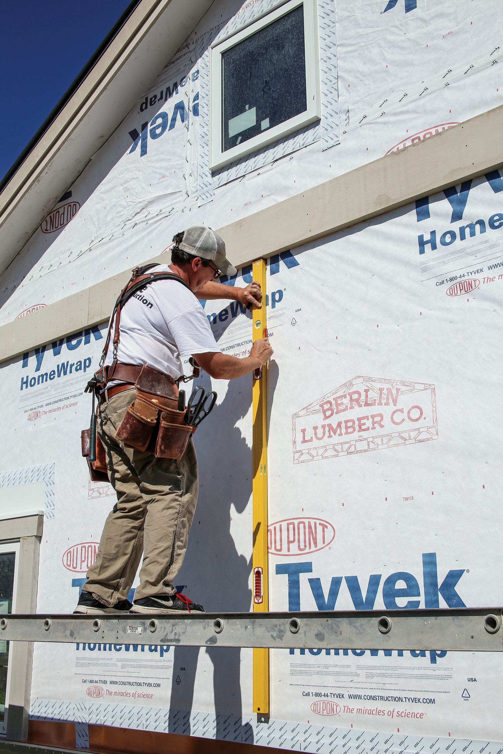 measure to find the center of the wall