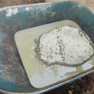 concrete mix in water; mixing concrete by hand
