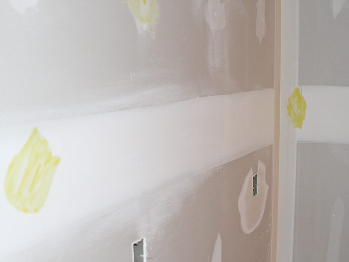 How to AVOID sanding Mud on Drywall use a Wet Sponge to make mud