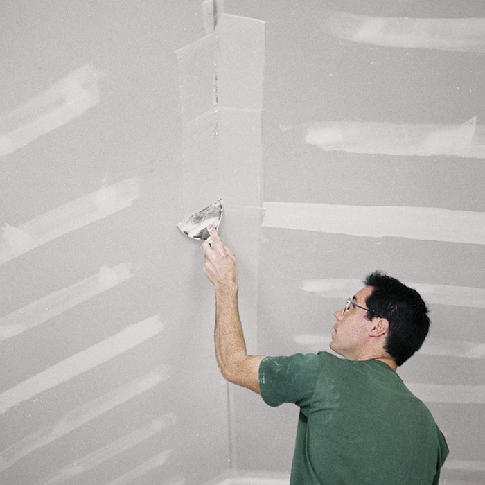 Drywall tool cuts like magic - Fine Homebuilding
