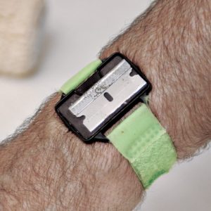 magnetic razor-blade bracelet