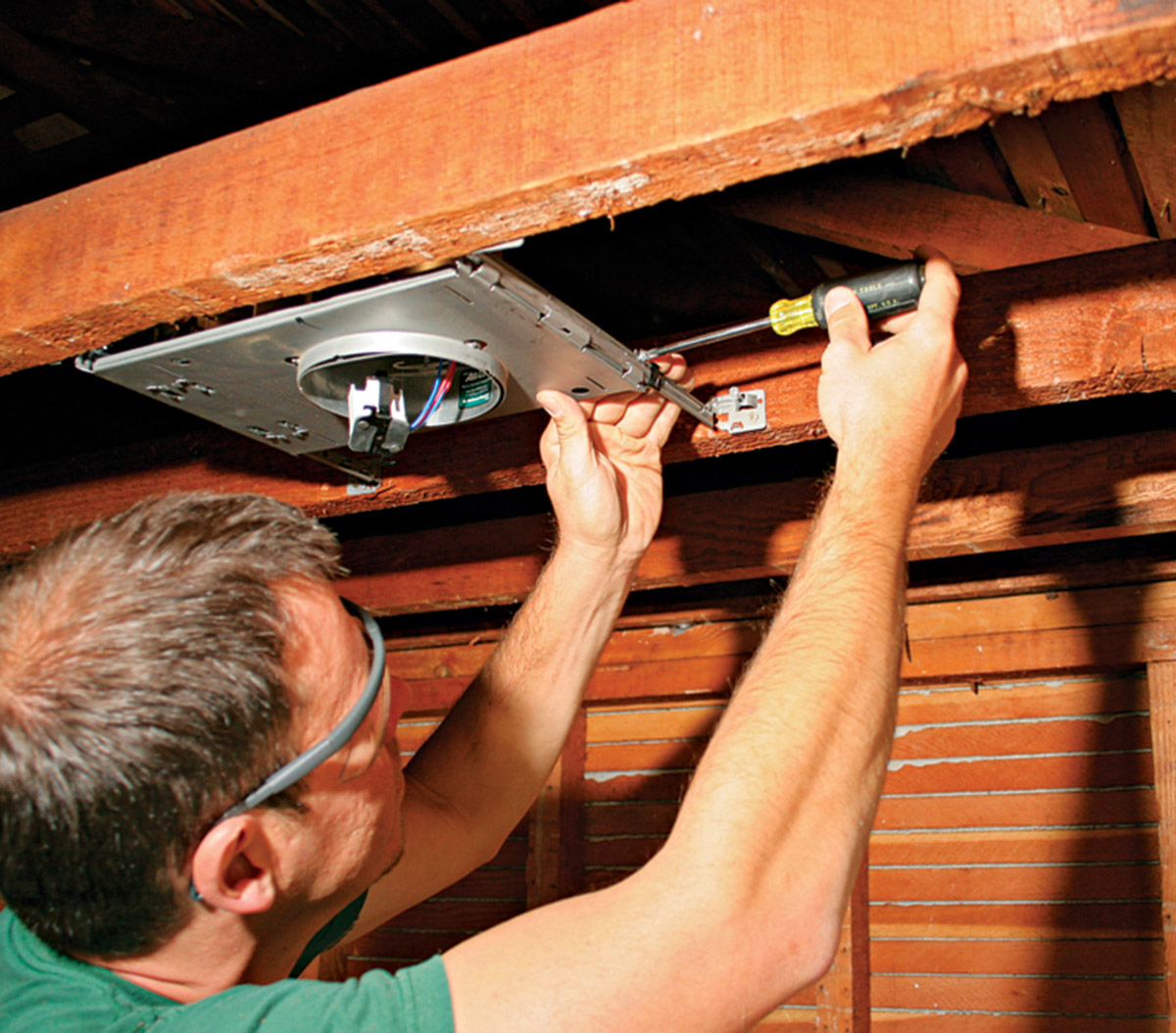 Håbefuld Faial spole Installing Ceiling Boxes - Fine Homebuilding