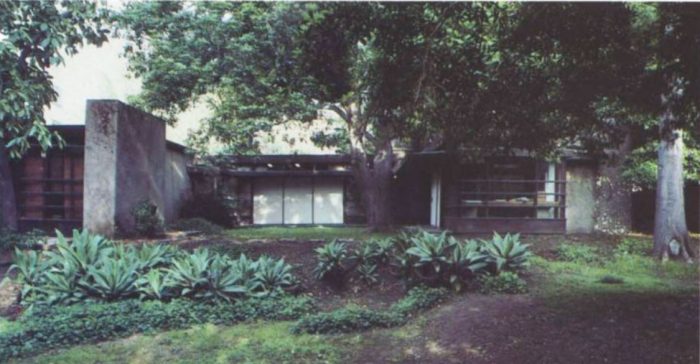 Rudolf Schindler's King's Road House front garden