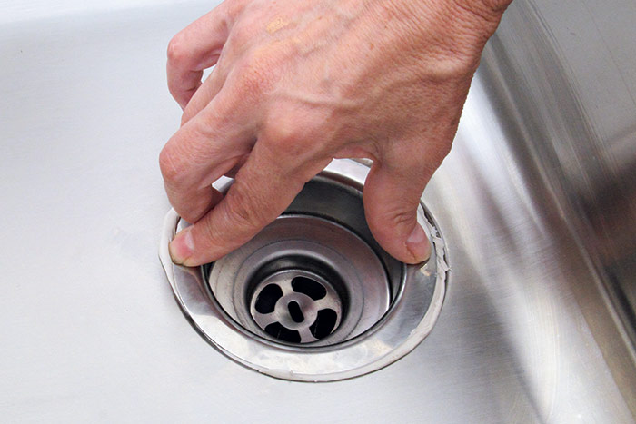 Self-Plunging Sink Drain - Fine Homebuilding