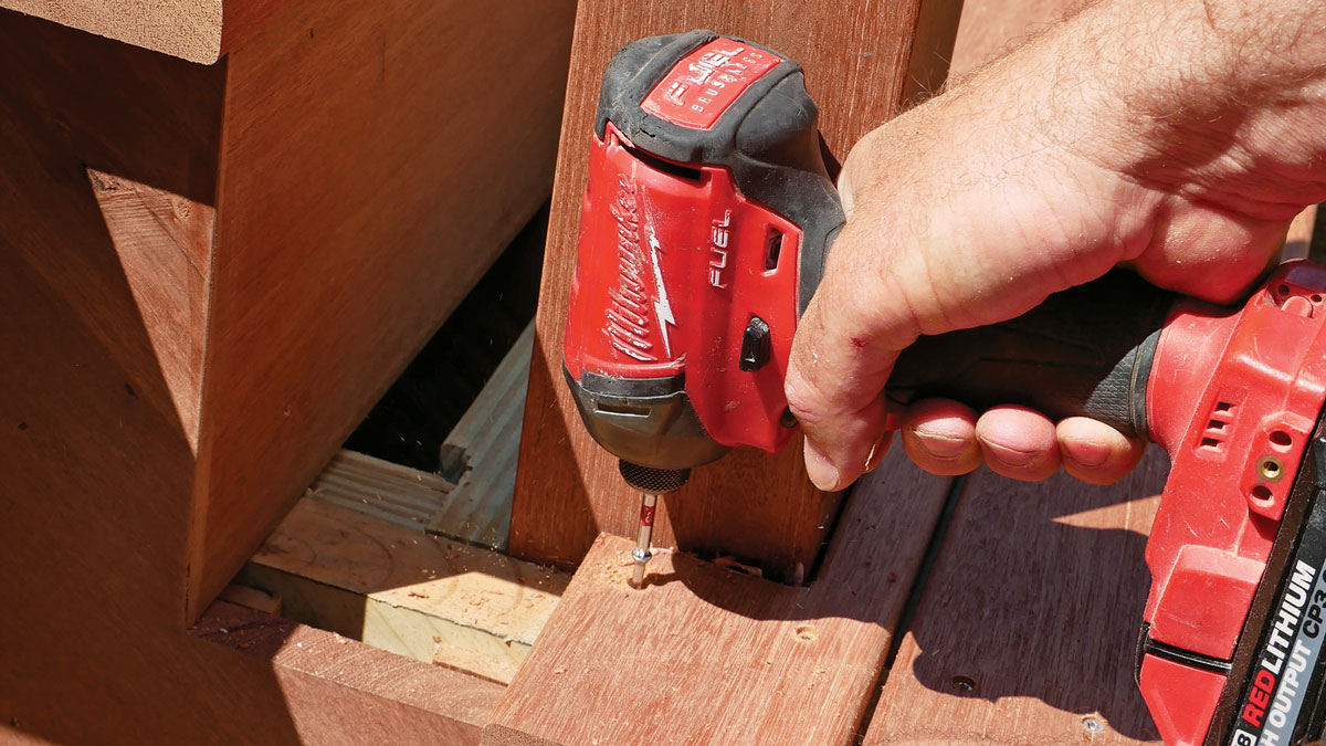 Avoid split ends. When screws are placed near the ends of the treads and the post notches, make sure to predrill pilot holes so that the boards won’t split when fastened.