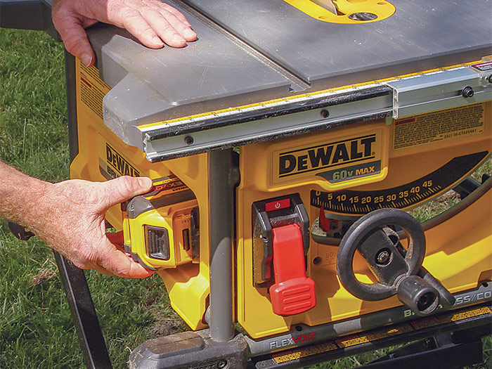 Dewalt battery bench discount saw