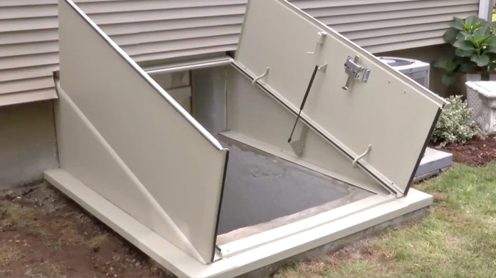 How to Secure a Bulkhead Door
